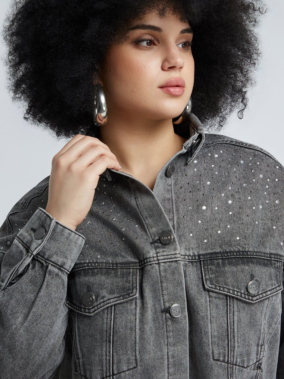 Τζιν τζάκετ με strass λεπτομέρειες φωτογραφία