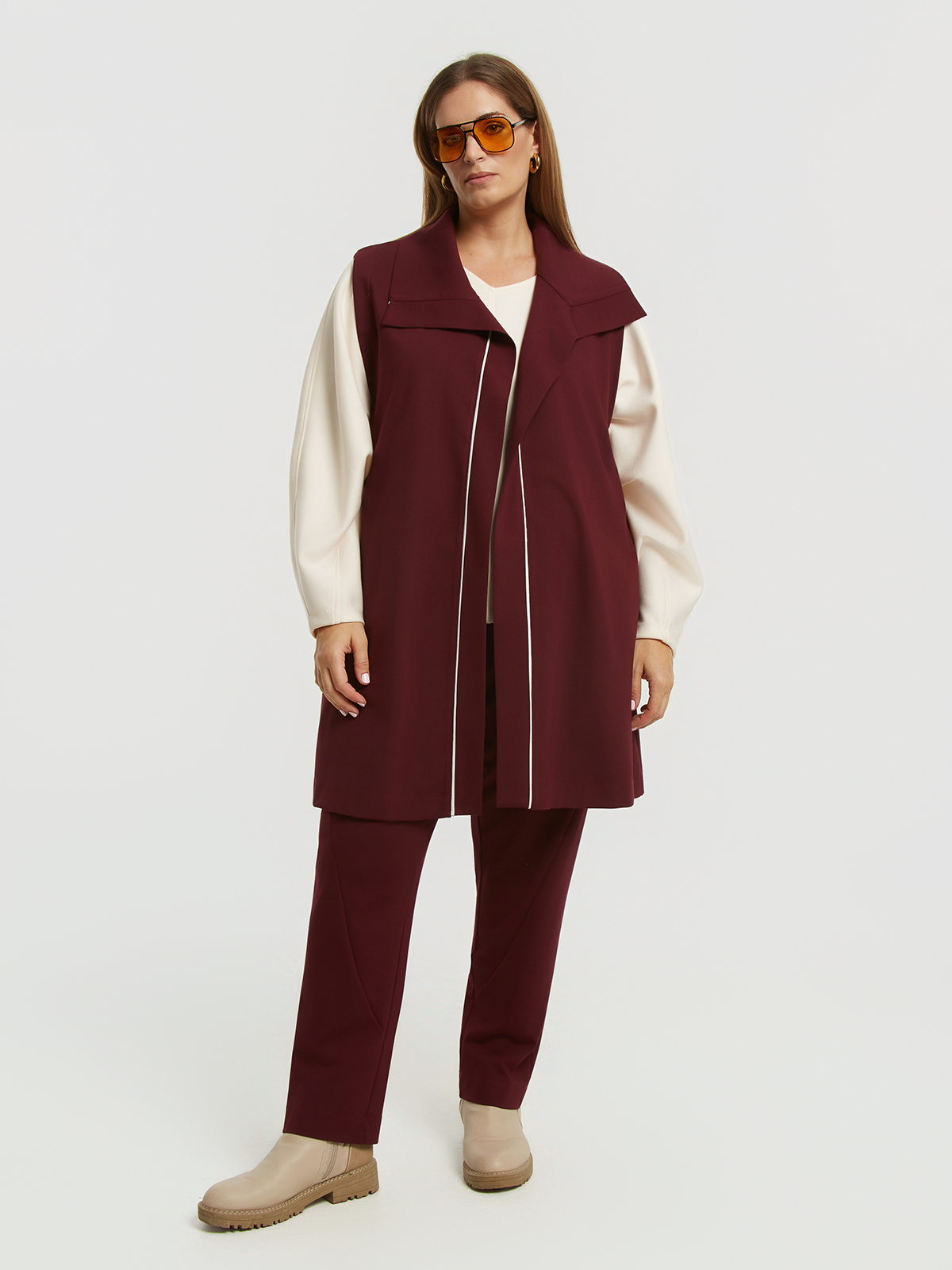 Μακρύ γιλέκο με ρέλι σε αντίθεση φωτογραφία