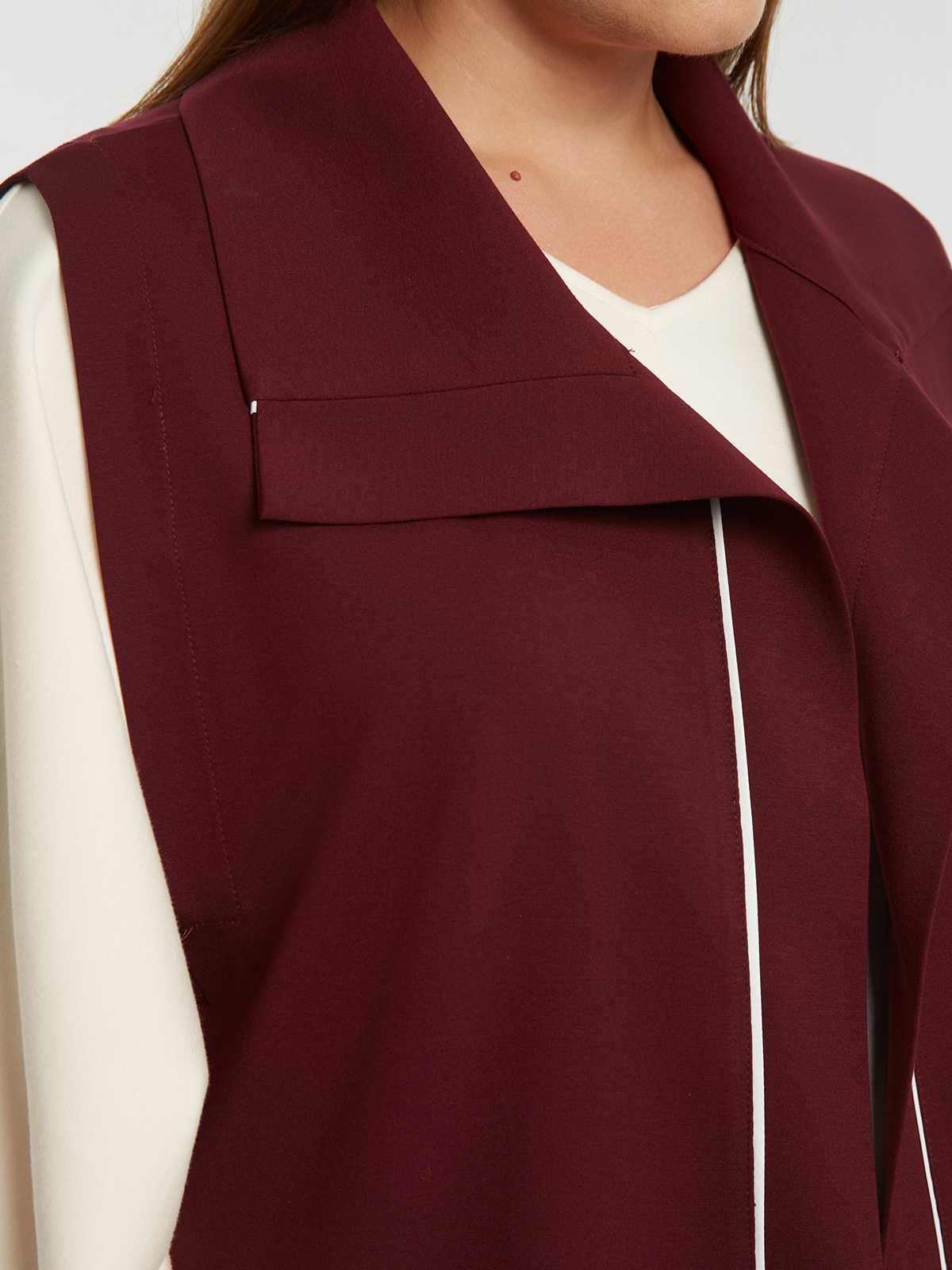 Μακρύ γιλέκο με ρέλι σε αντίθεση φωτογραφία