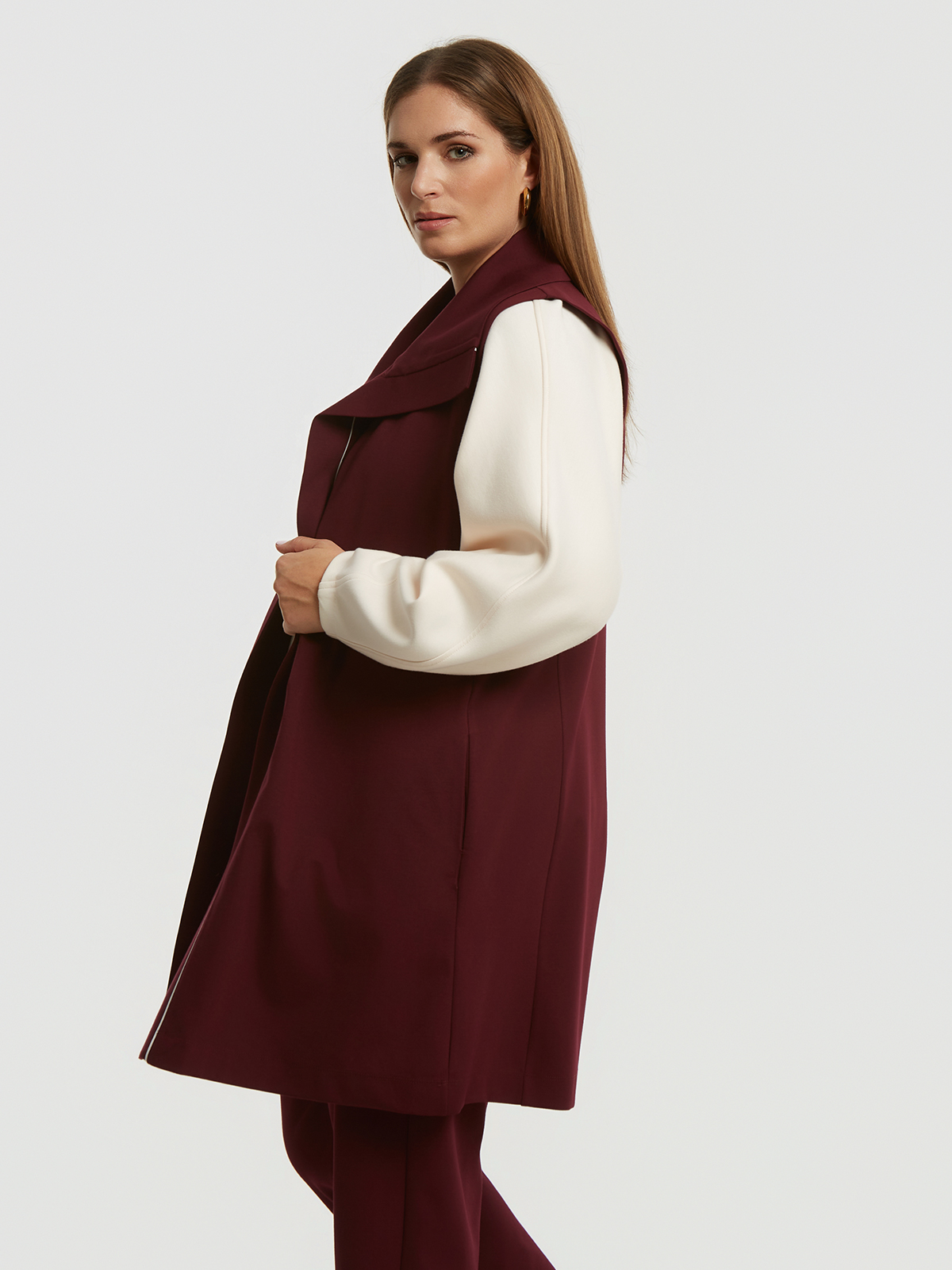 Μακρύ γιλέκο με ρέλι σε αντίθεση φωτογραφία