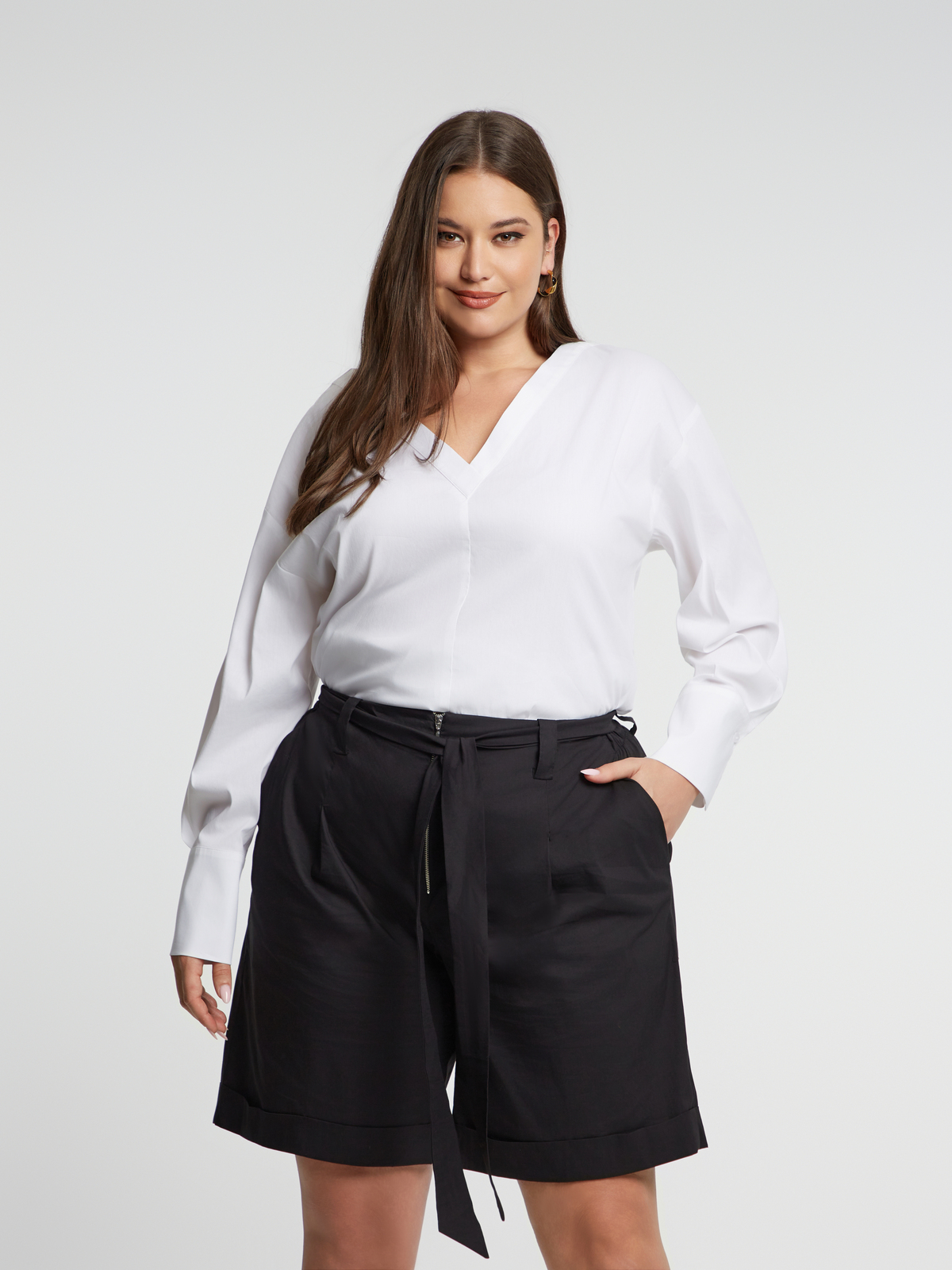 Ψηλόμεση βερμούδα βισκόζη/λινό με ζώνη φωτογραφία