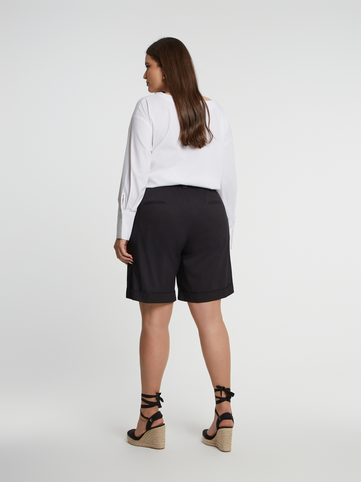 Ψηλόμεση βερμούδα βισκόζη/λινό με ζώνη φωτογραφία