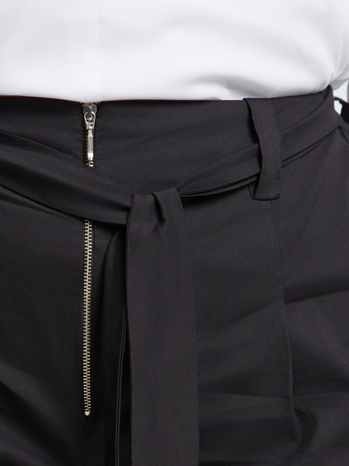 Ψηλόμεση βερμούδα βισκόζη/λινό με ζώνη φωτογραφία