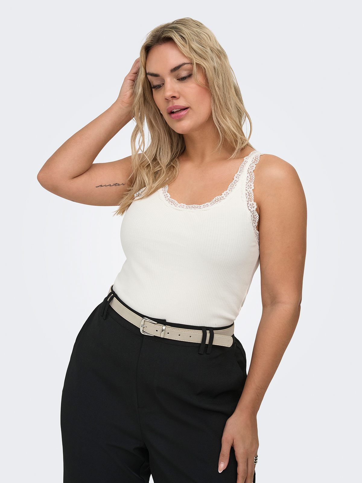 Τοπ Carsara με δαντέλα φωτογραφία