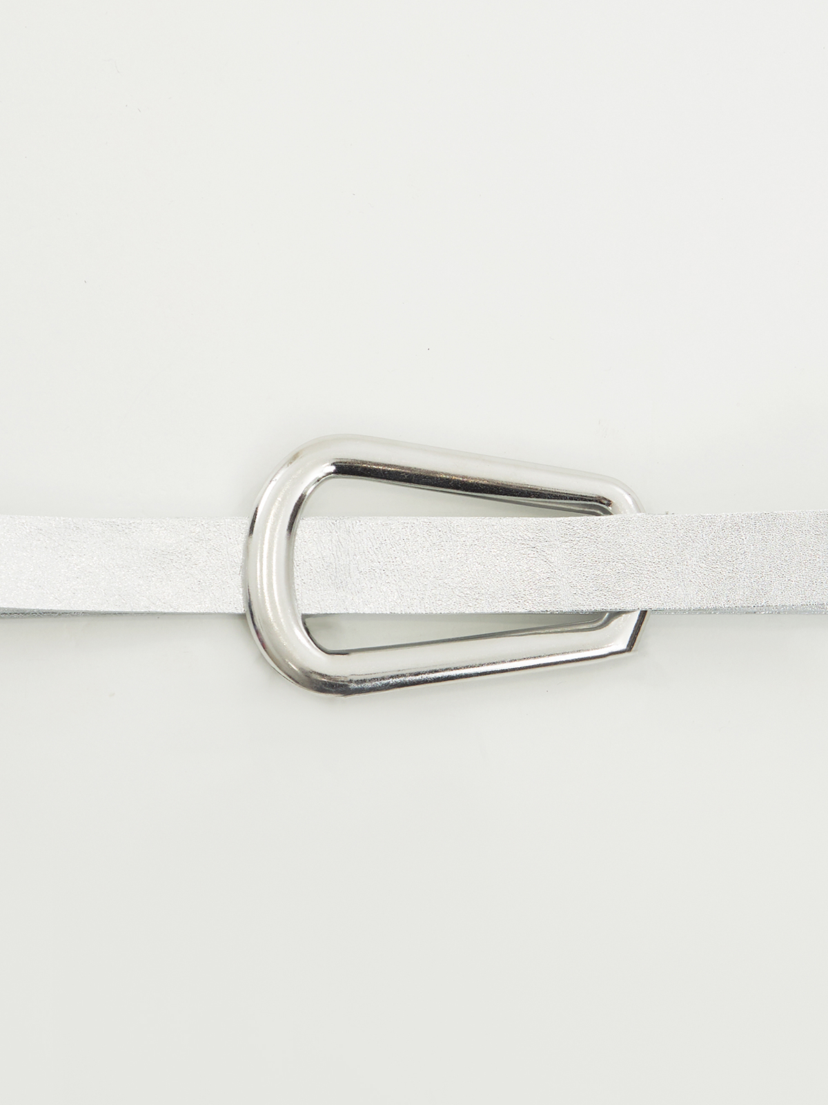 Λεπτή δερμάτινη ζώνη φωτογραφία