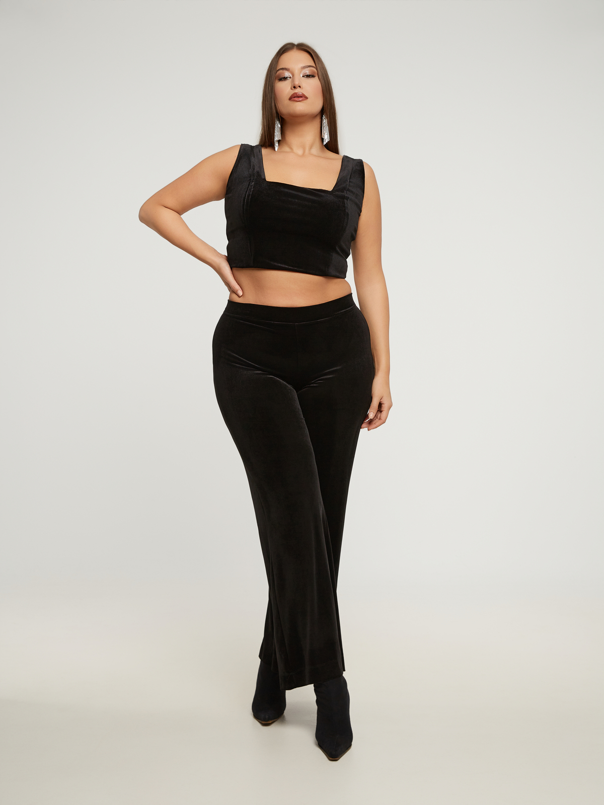 Βελούδινο κροπ τοπ με τετράγωνη λαιμόκοψη φωτογραφία