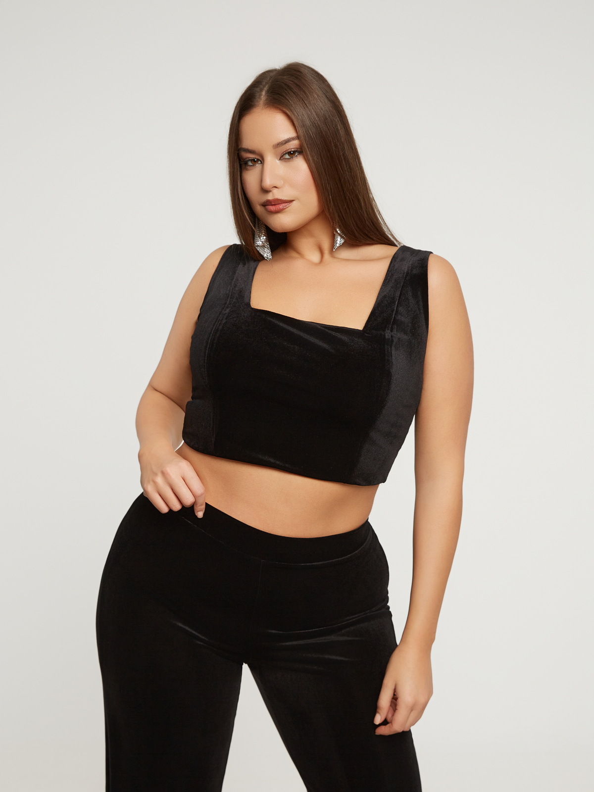 Βελούδινο κροπ τοπ με τετράγωνη λαιμόκοψη φωτογραφία