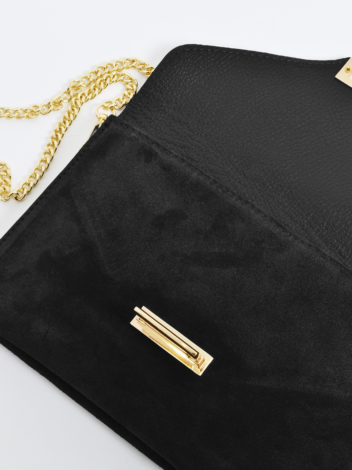 Τσάντα φάκελος από σουέντ δέρμα με χρυσή λεπτομέρεια φωτογραφία