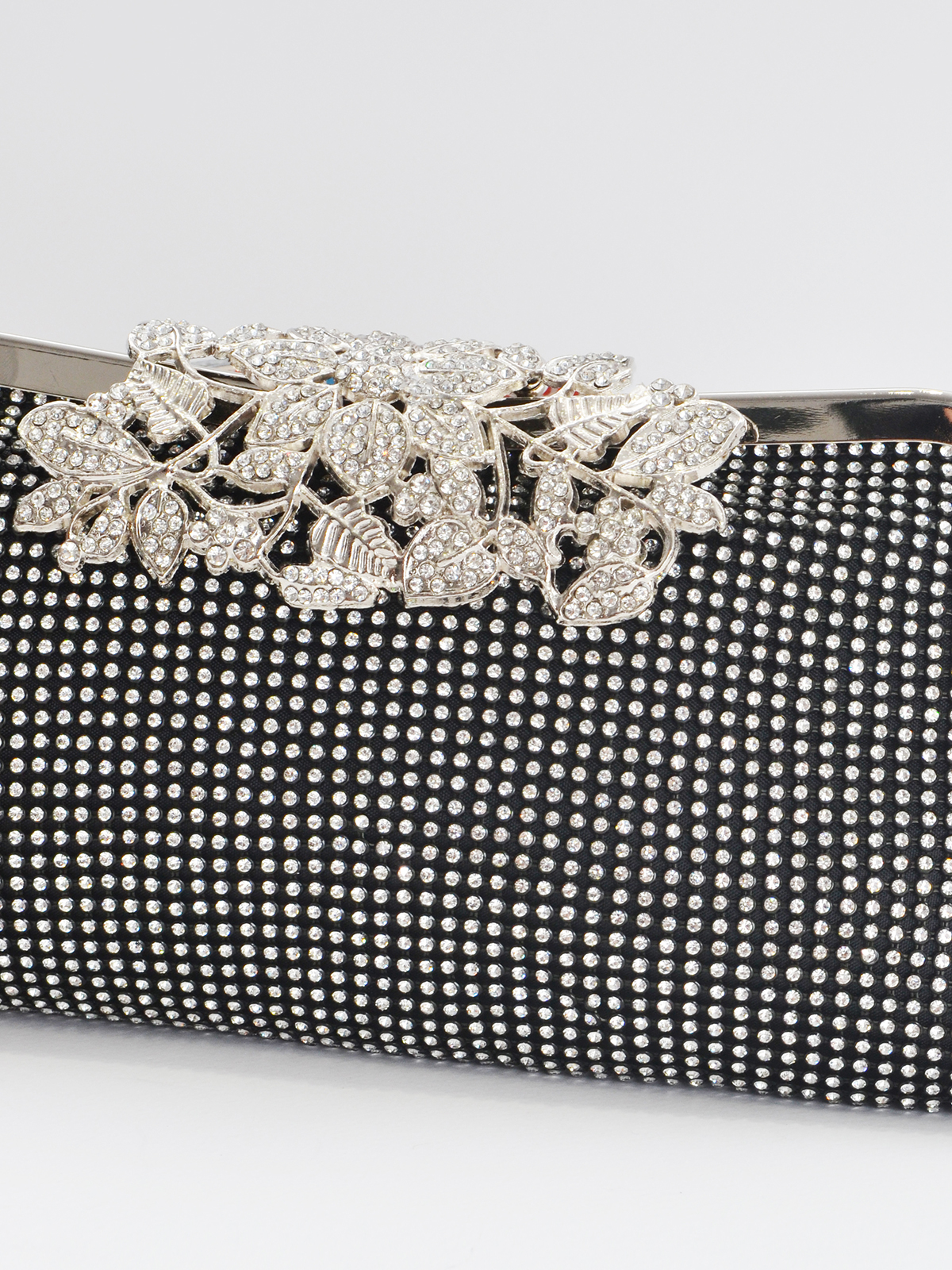 Τσάντα φάκελος με strass και φλοράλ κούμπωμα φωτογραφία