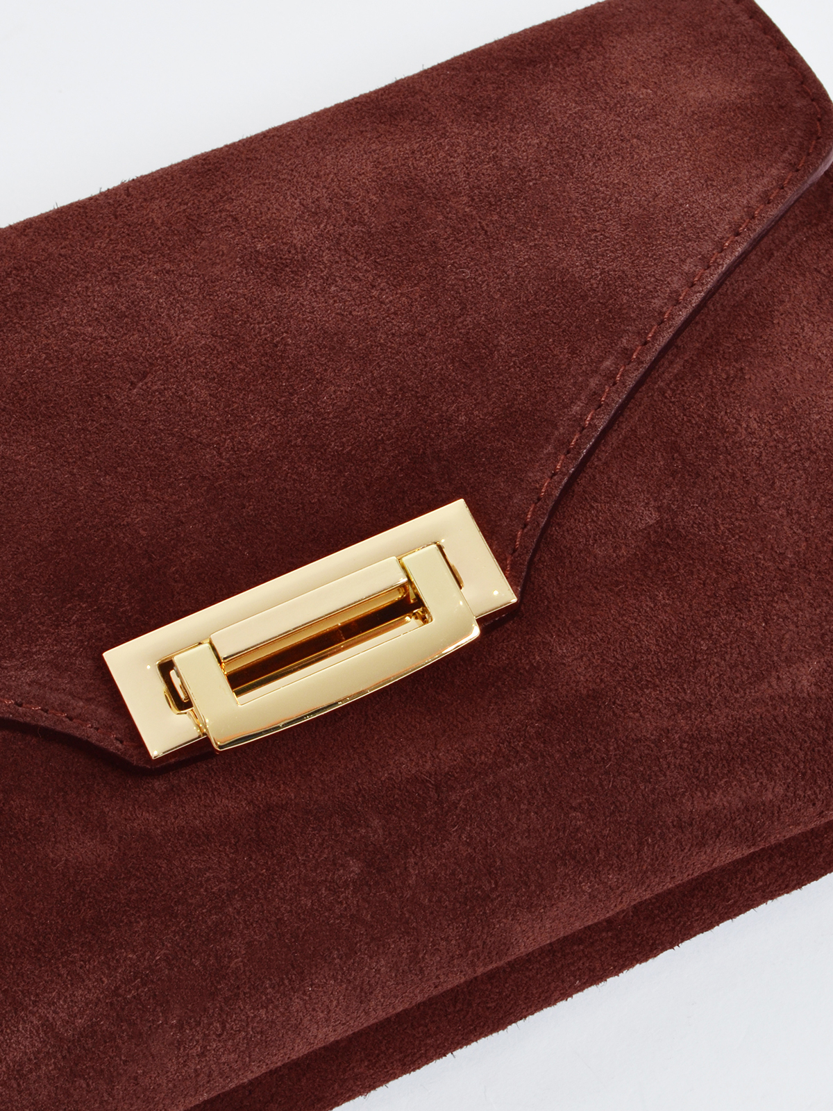 Τσάντα φάκελος από σουέντ δέρμα με χρυσή λεπτομέρεια φωτογραφία