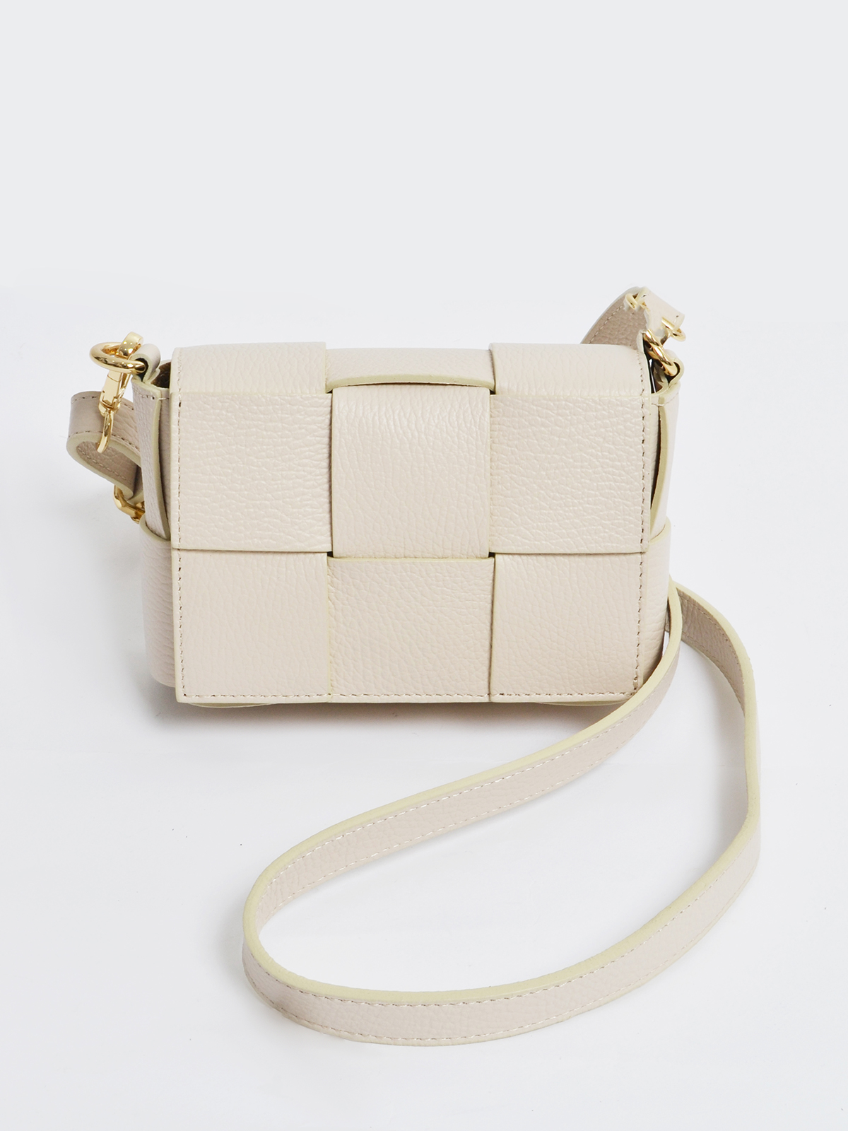 Δερμάτινη mini τσάντα με πλεκτό σχέδιο φωτογραφία