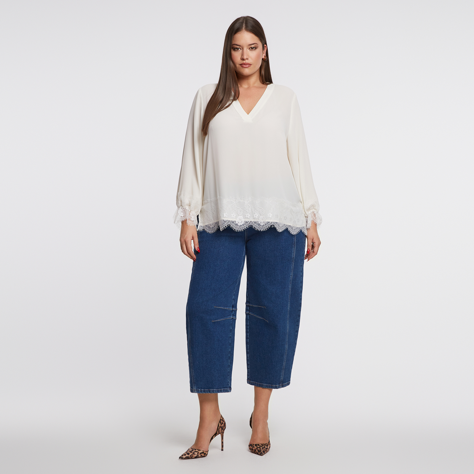 V-neck blouse with lace hem & sleeves