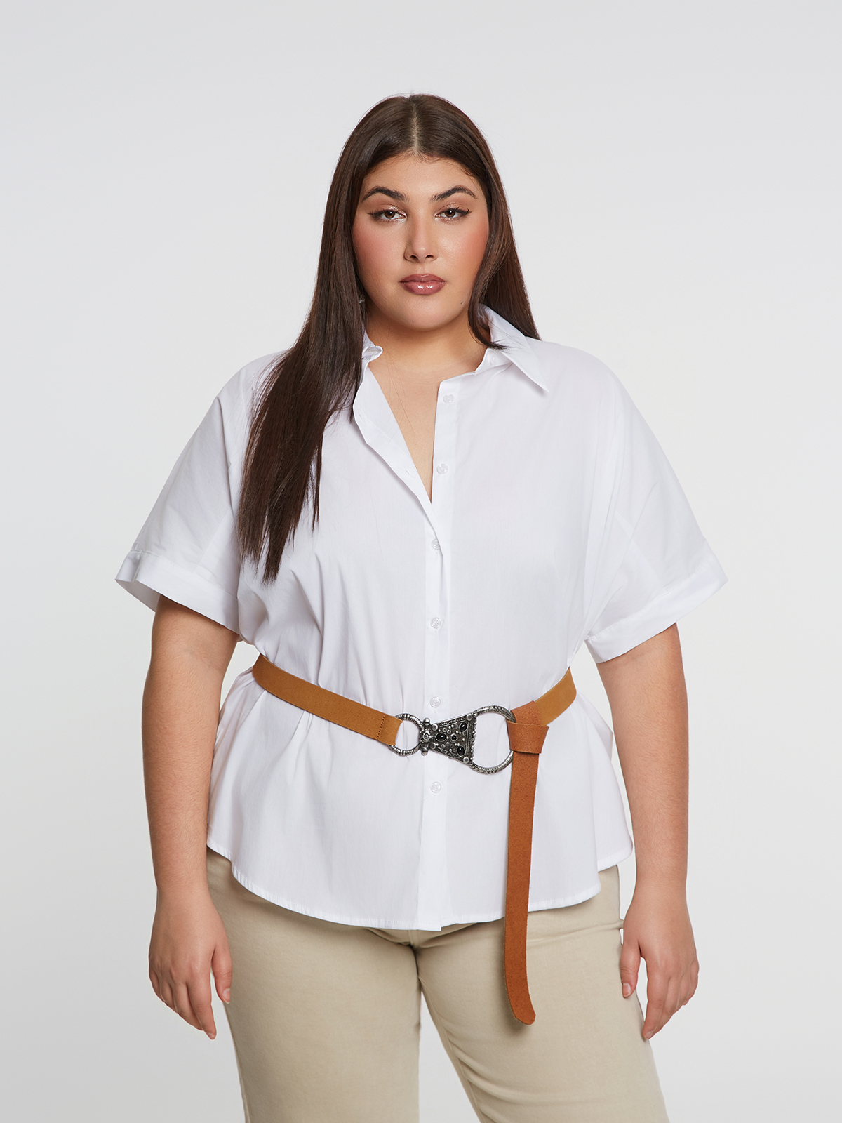 Vintage-inspired δερμάτινη ζώνη σουέντ με μεταλλική αγκράφα φωτογραφία