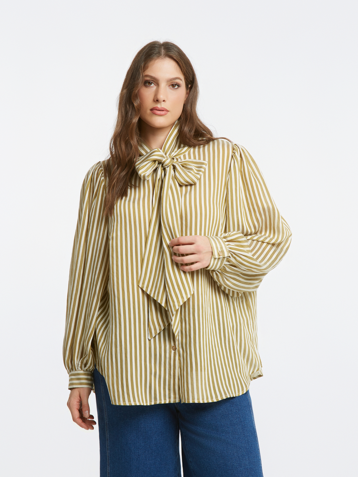 Ριγέ πουκάμισο με φιόγκο φωτογραφία