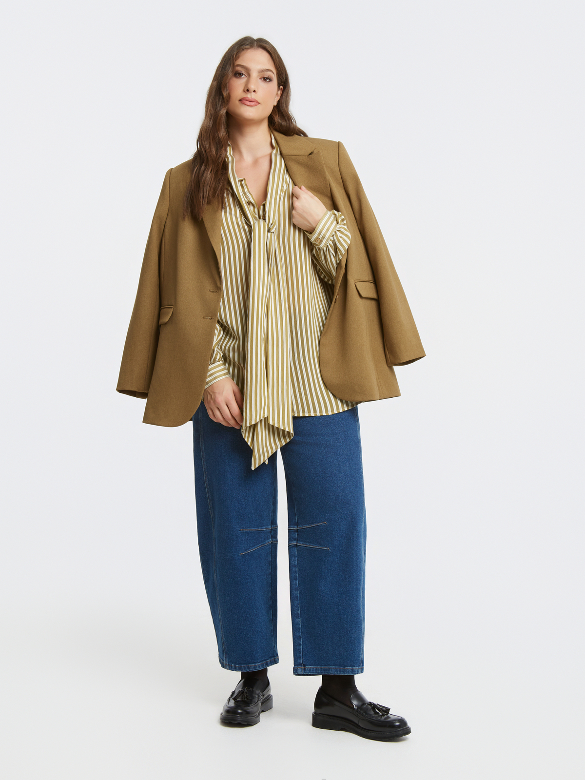 Ριγέ πουκάμισο με φιόγκο φωτογραφία