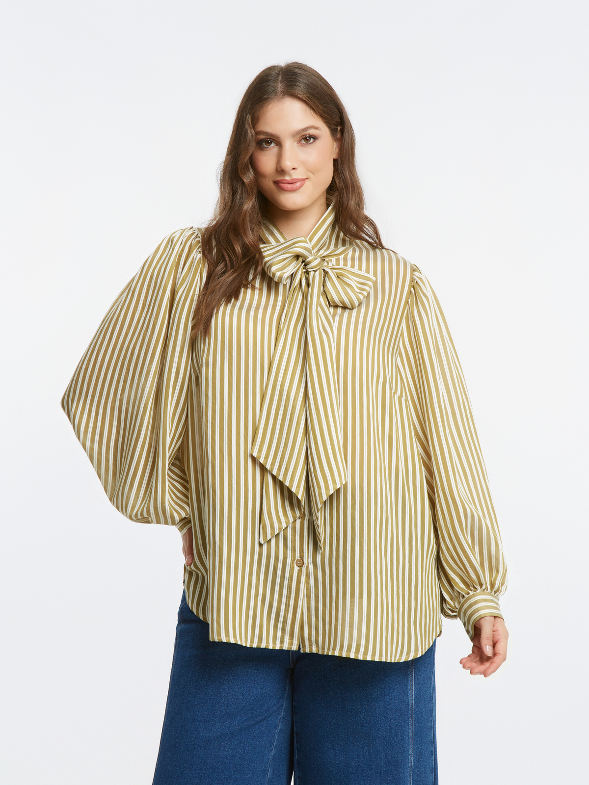 Ριγέ πουκάμισο με φιόγκο φωτογραφία