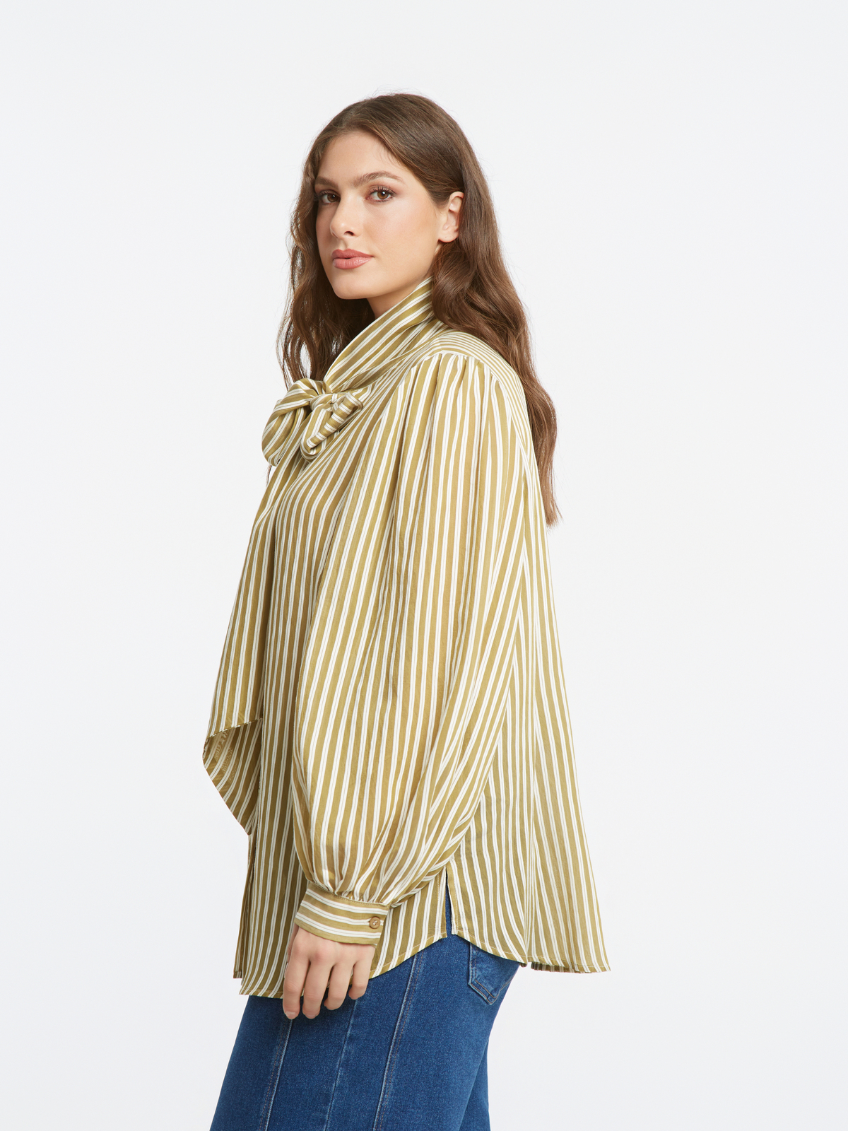 Ριγέ πουκάμισο με φιόγκο φωτογραφία