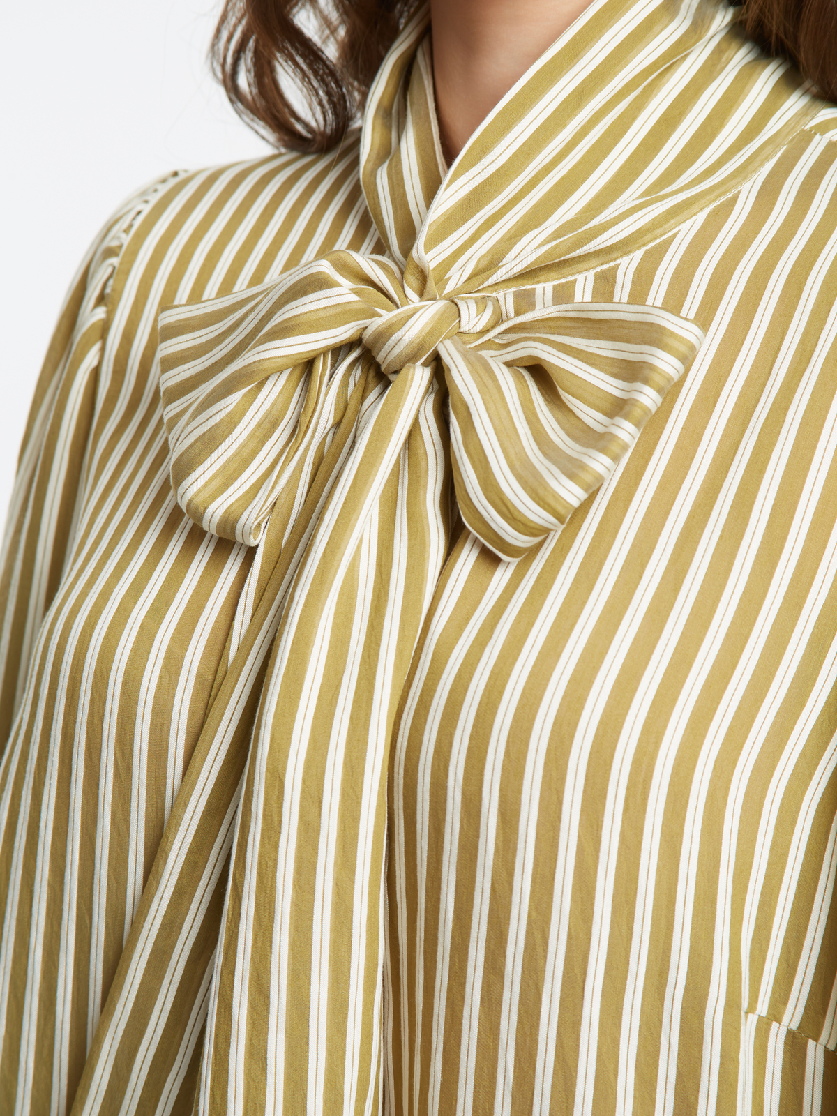 Ριγέ πουκάμισο με φιόγκο φωτογραφία