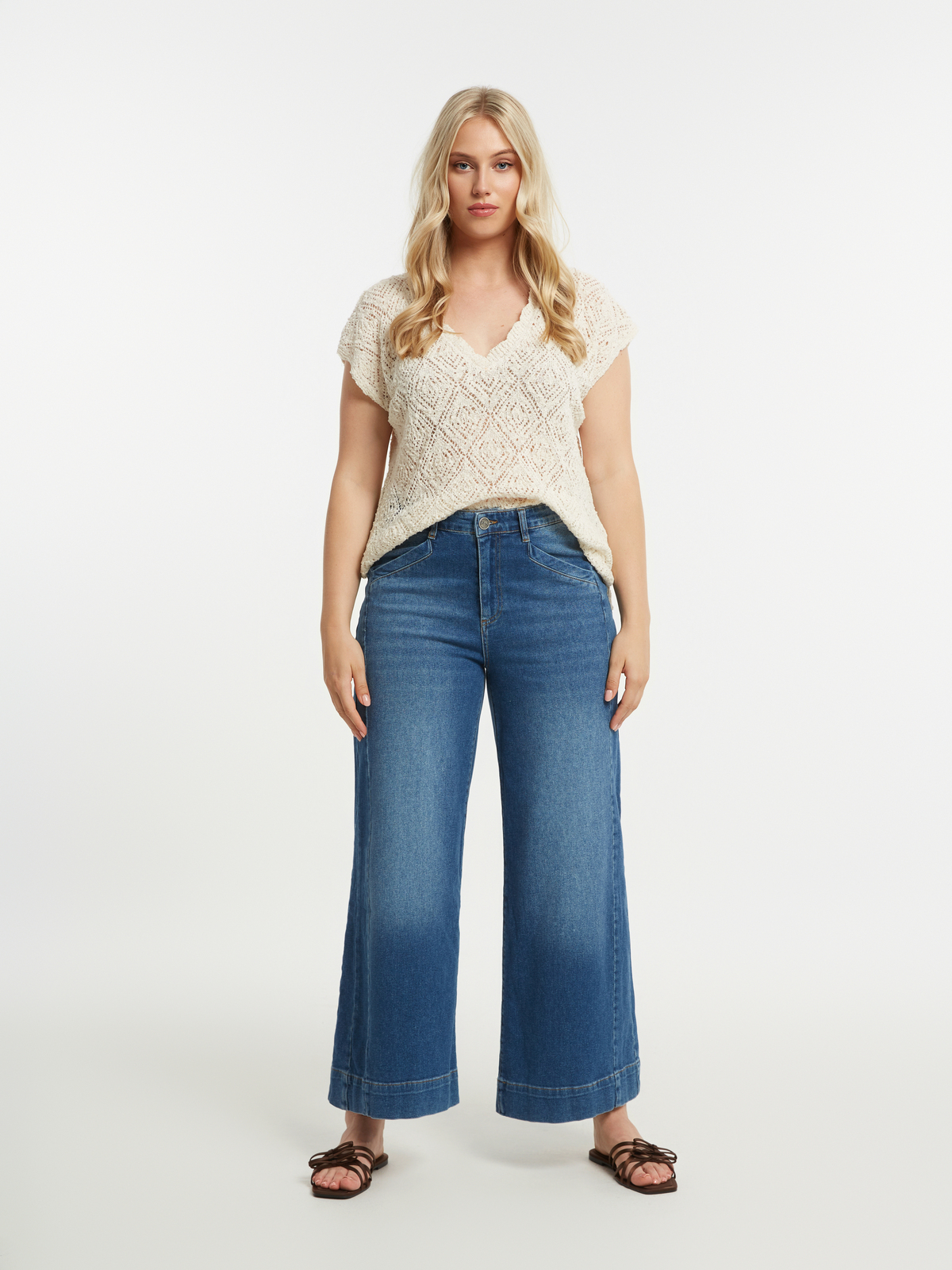 Τζιν wide-leg μπλε με ξεβάμματα φωτογραφία