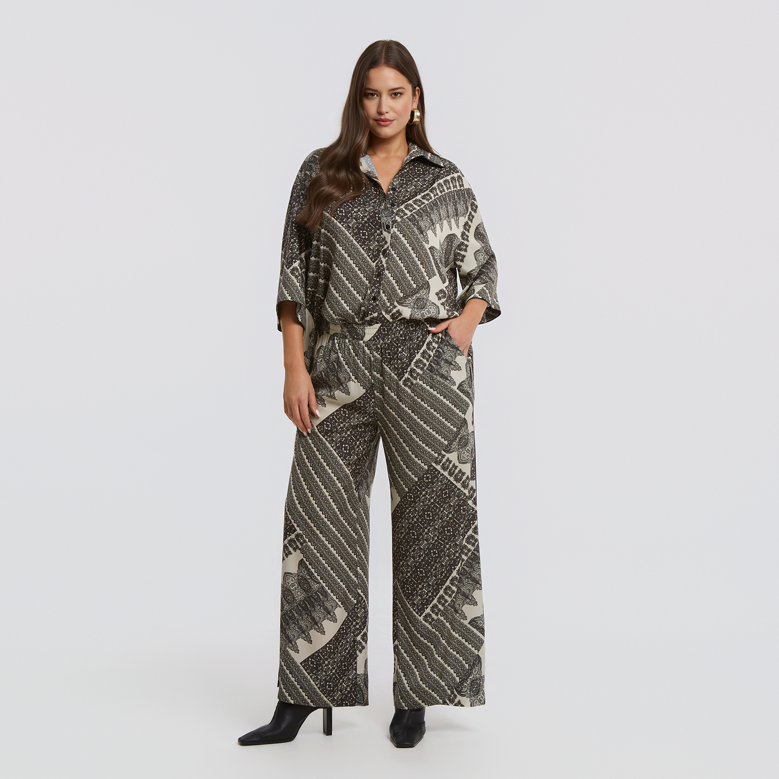 Wide-leg patterned pants