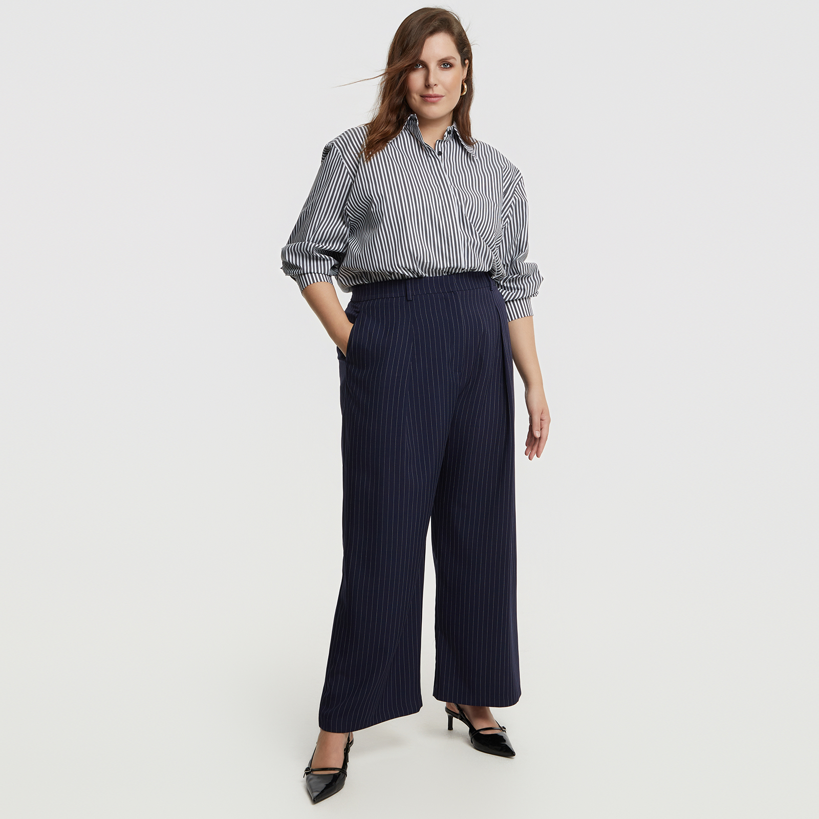 Wide-leg pinstripe pants with pleated front