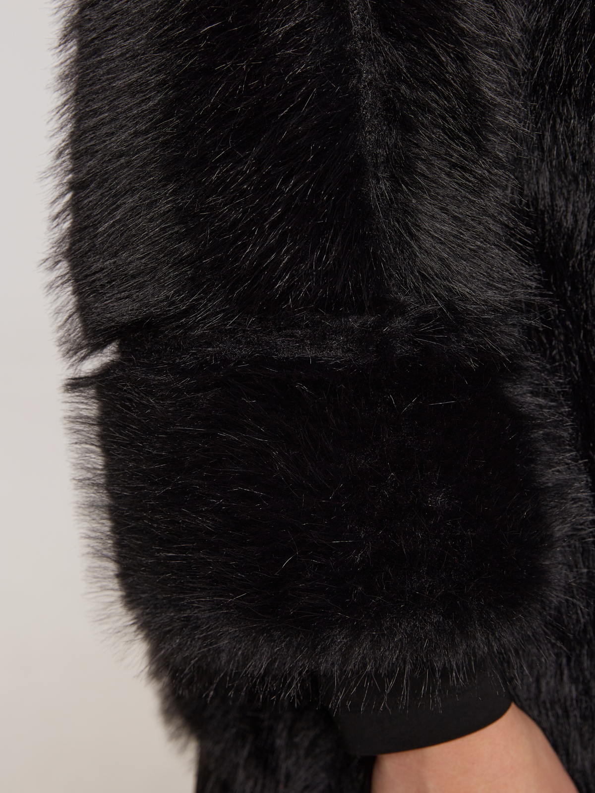 Παλτό από faux γούνα φωτογραφία