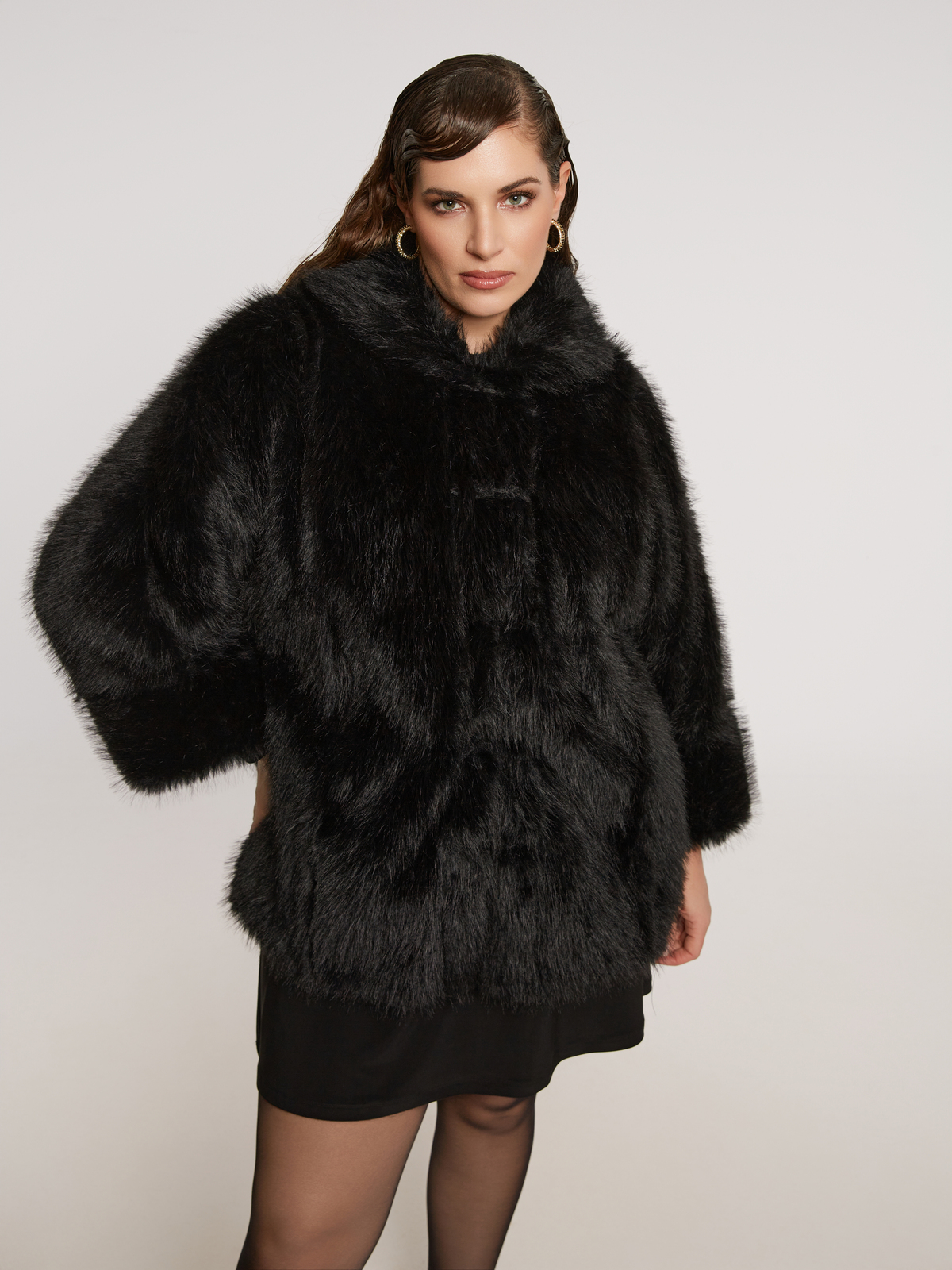 Παλτό από faux γούνα φωτογραφία