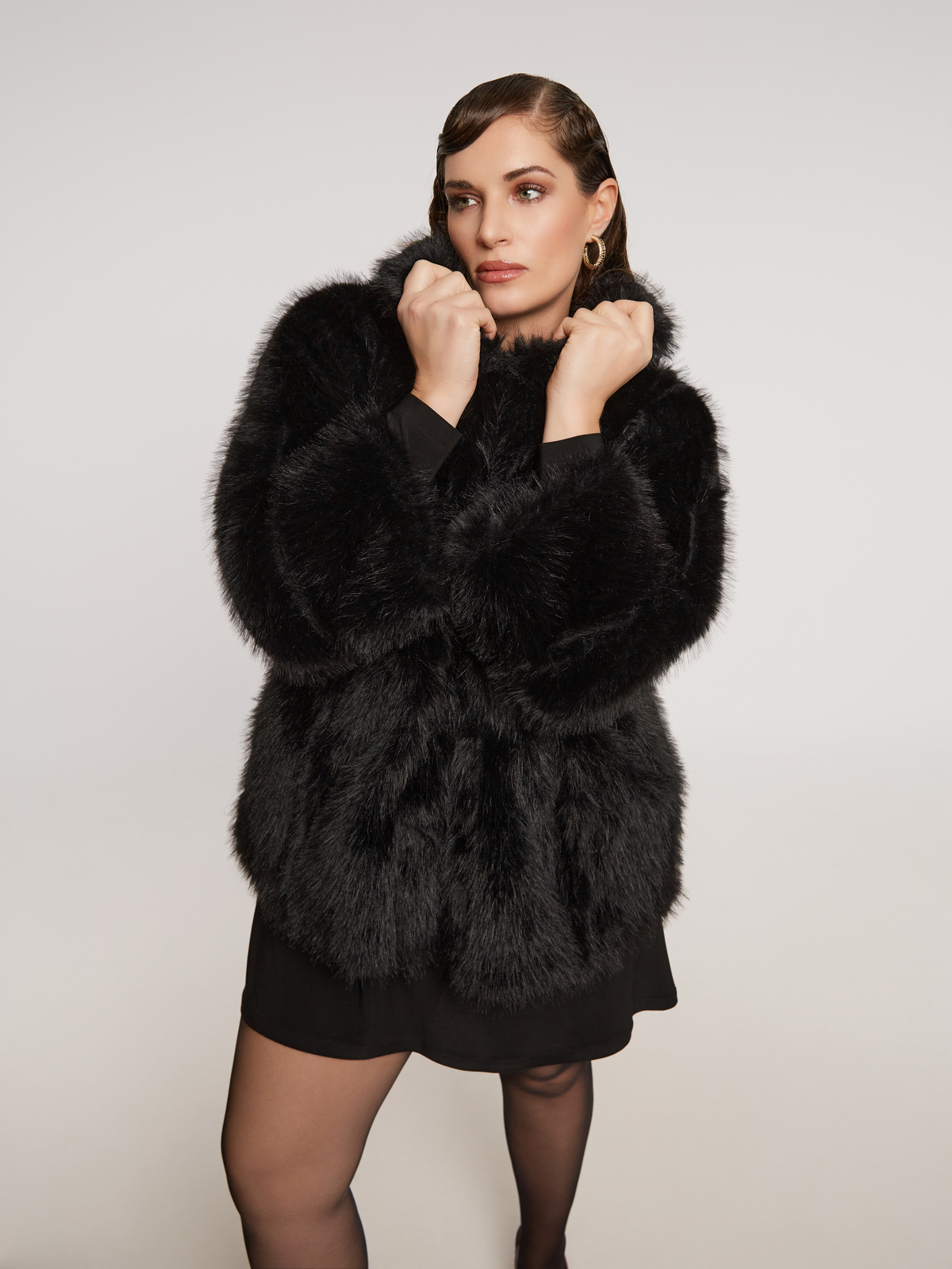 Παλτό από faux γούνα φωτογραφία