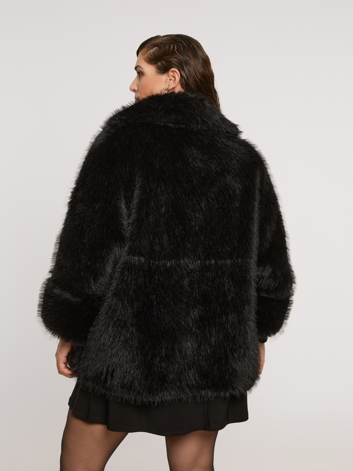 Παλτό από faux γούνα φωτογραφία