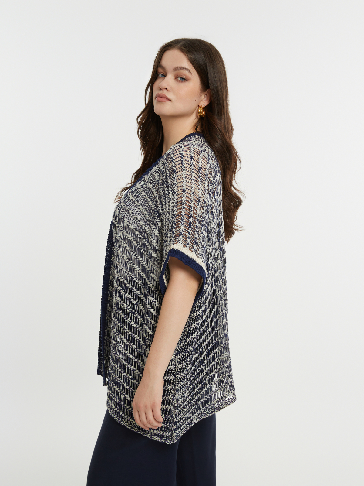 Πλεκτή ζακέτα με διχρωμία και ανοιχτή πλέξη φωτογραφία