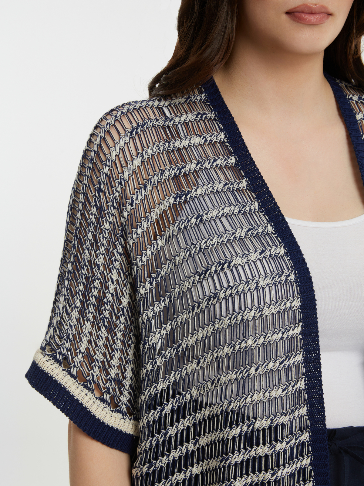 Πλεκτή ζακέτα με διχρωμία και ανοιχτή πλέξη φωτογραφία