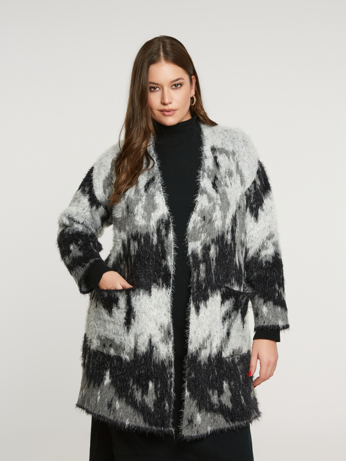 Πλεκτή ζακέτα με ombre σχέδιο φωτογραφία