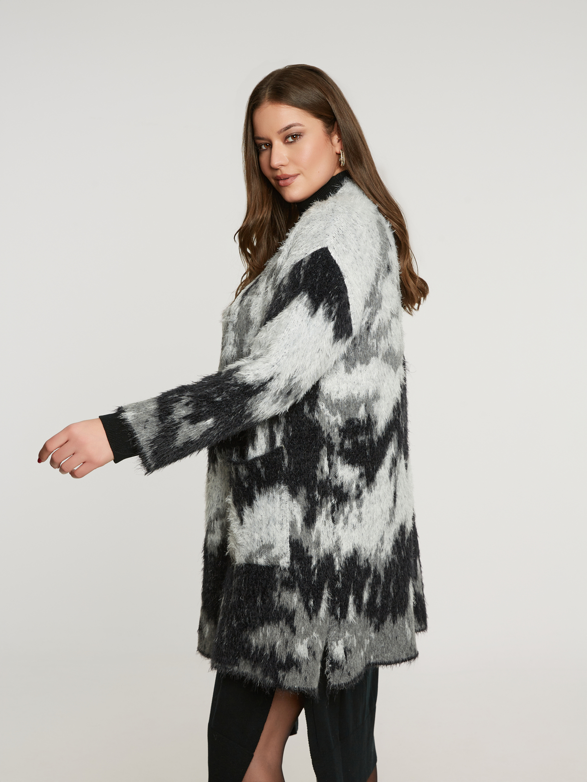 Πλεκτή ζακέτα με ombre σχέδιο φωτογραφία