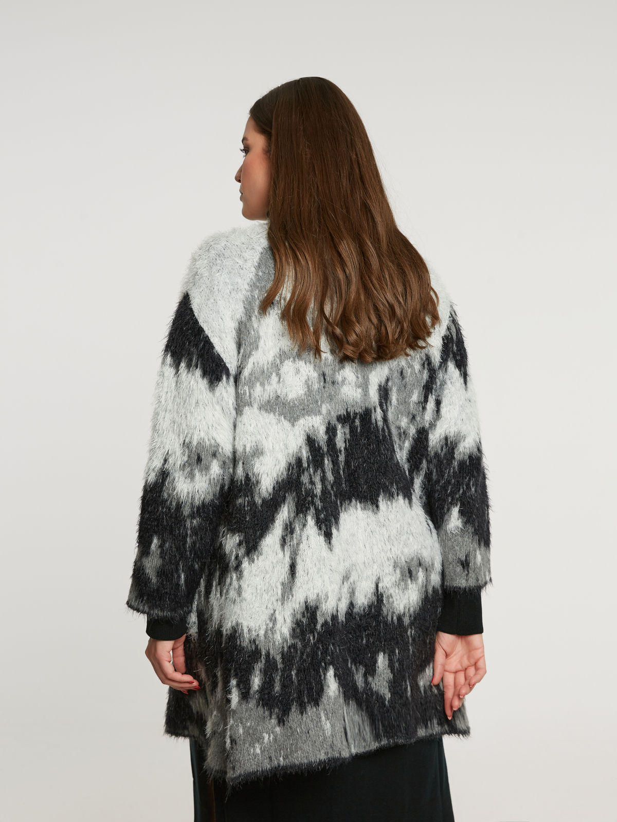 Πλεκτή ζακέτα με ombre σχέδιο φωτογραφία