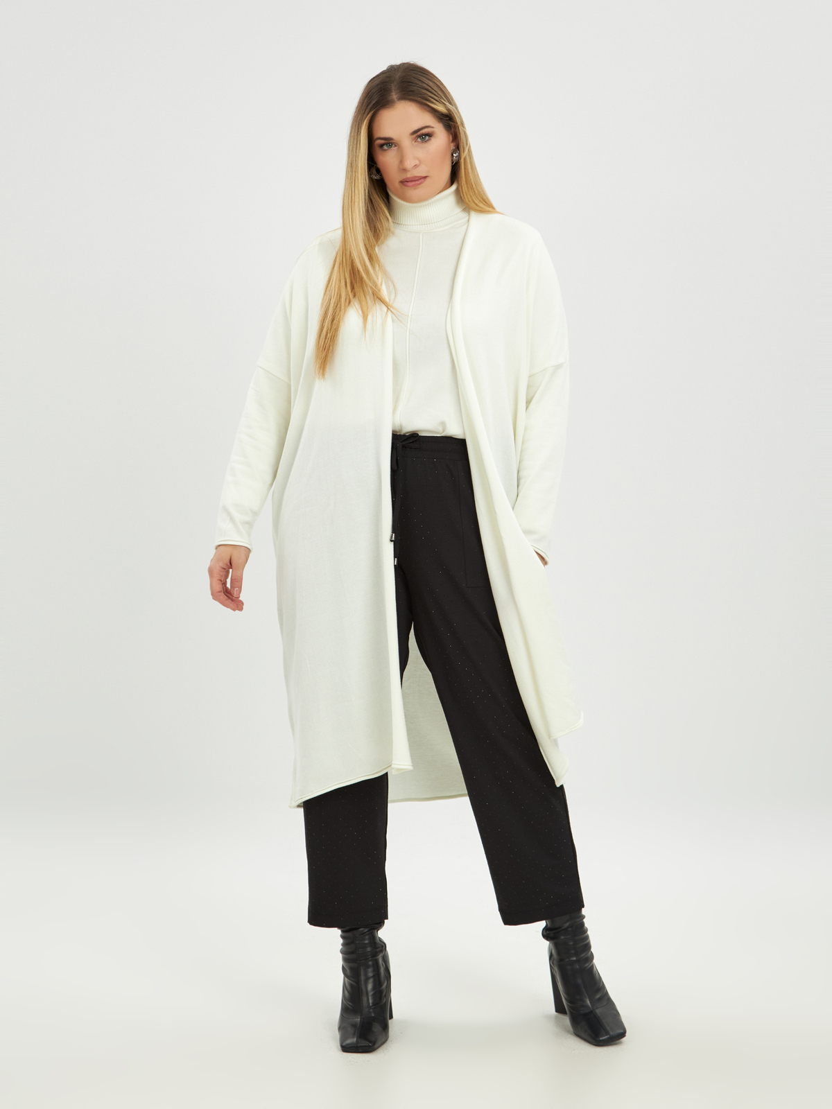 Μακριά ζακέτα με λεπτή πλέξη φωτογραφία