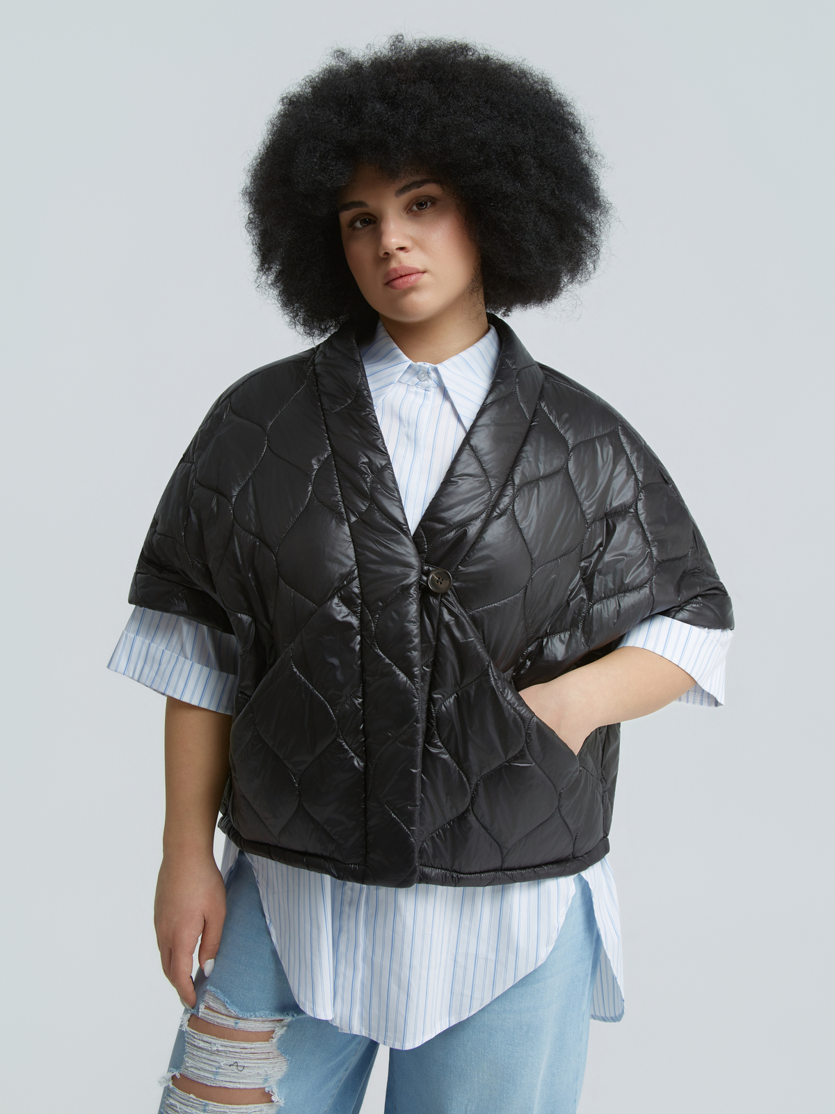 Καπιτονέ τζάκετ με κοντό μανίκι φωτογραφία