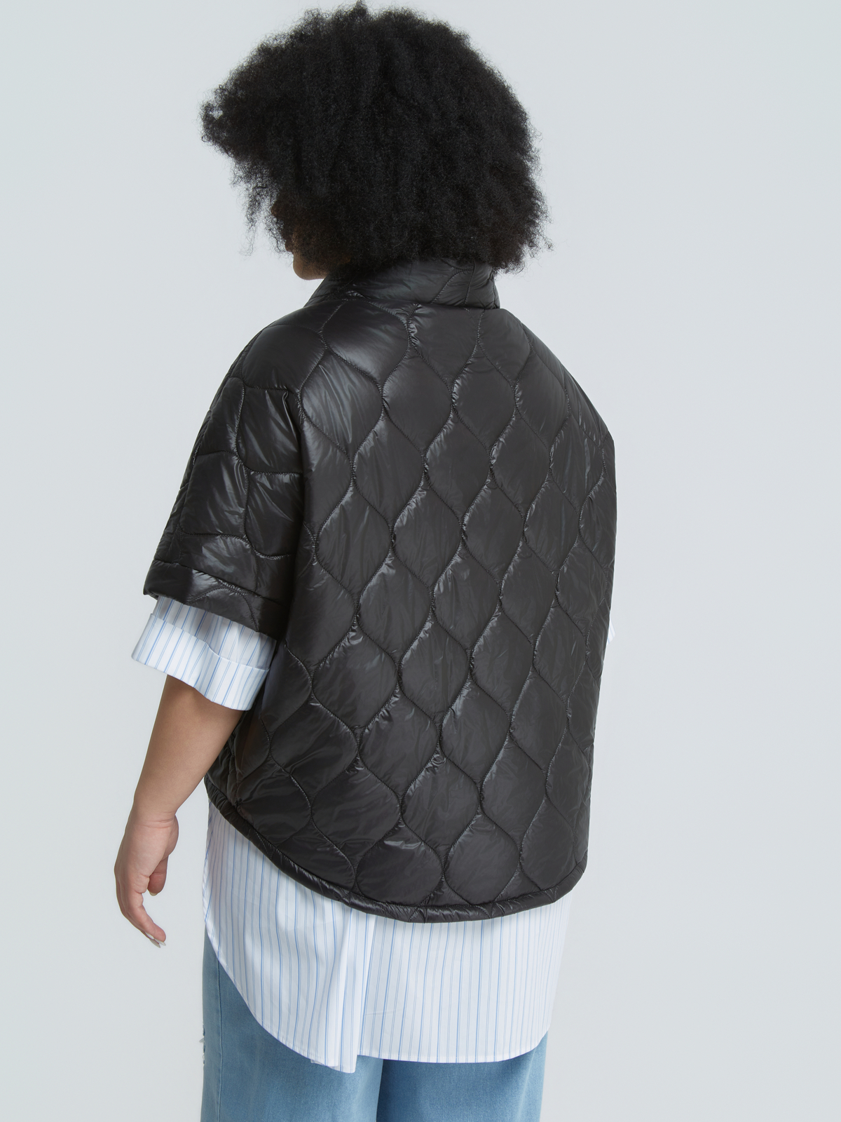 Καπιτονέ τζάκετ με κοντό μανίκι φωτογραφία