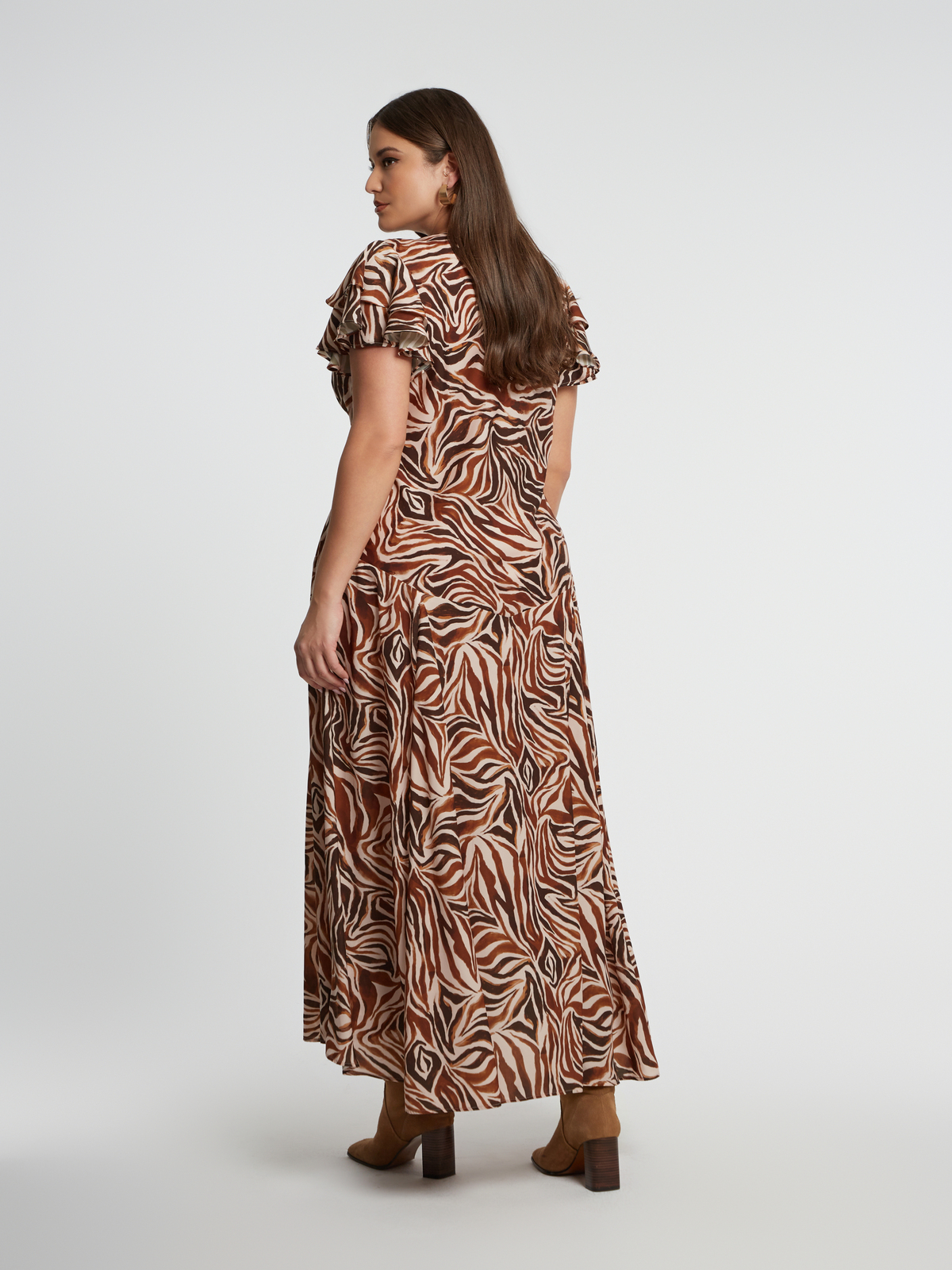 Maxi φόρεμα με ζεβρέ σχέδιο και βολάν μανίκια φωτογραφία