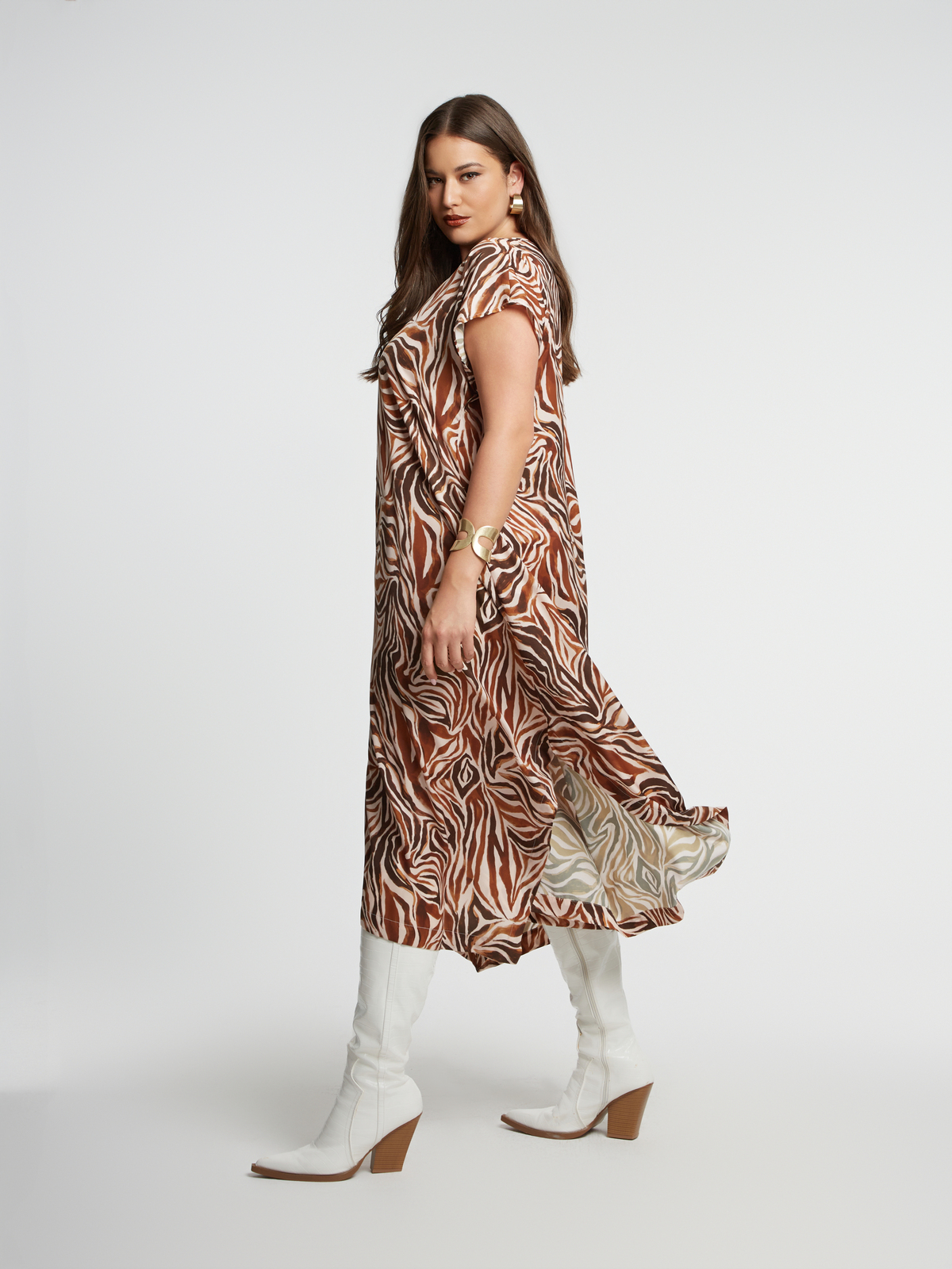 Ολόσωμη φόρμα με ζεβρέ σχέδιο και V-λαιμόκοψη φωτογραφία