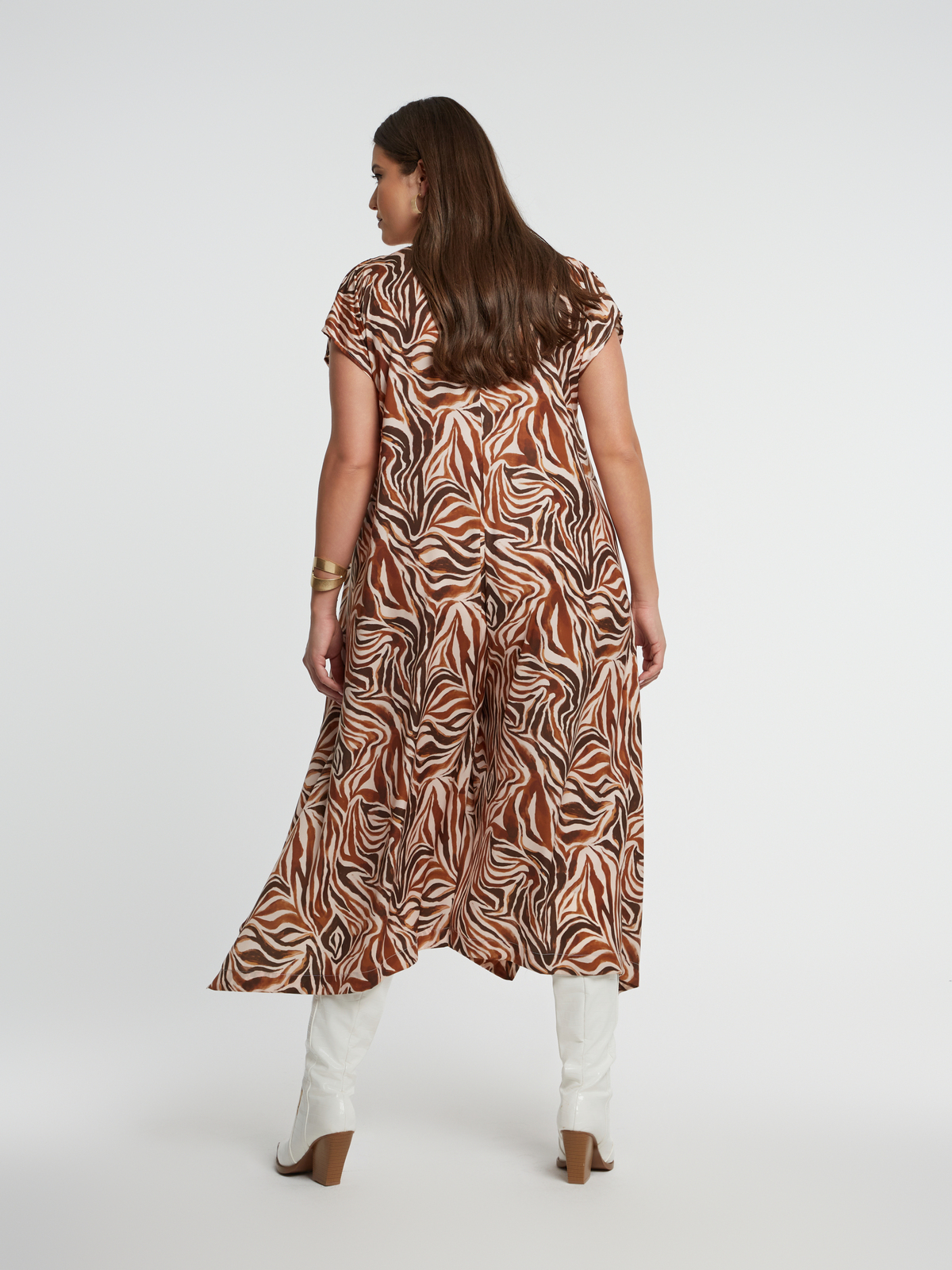 Ολόσωμη φόρμα με ζεβρέ σχέδιο και V-λαιμόκοψη φωτογραφία