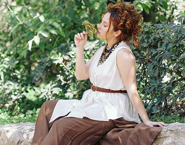 7+ Ιδέες για Plus Size Ρούχα για Γάμο & Μοναδικά Styling Tips για αυτή τη Σεζόν!