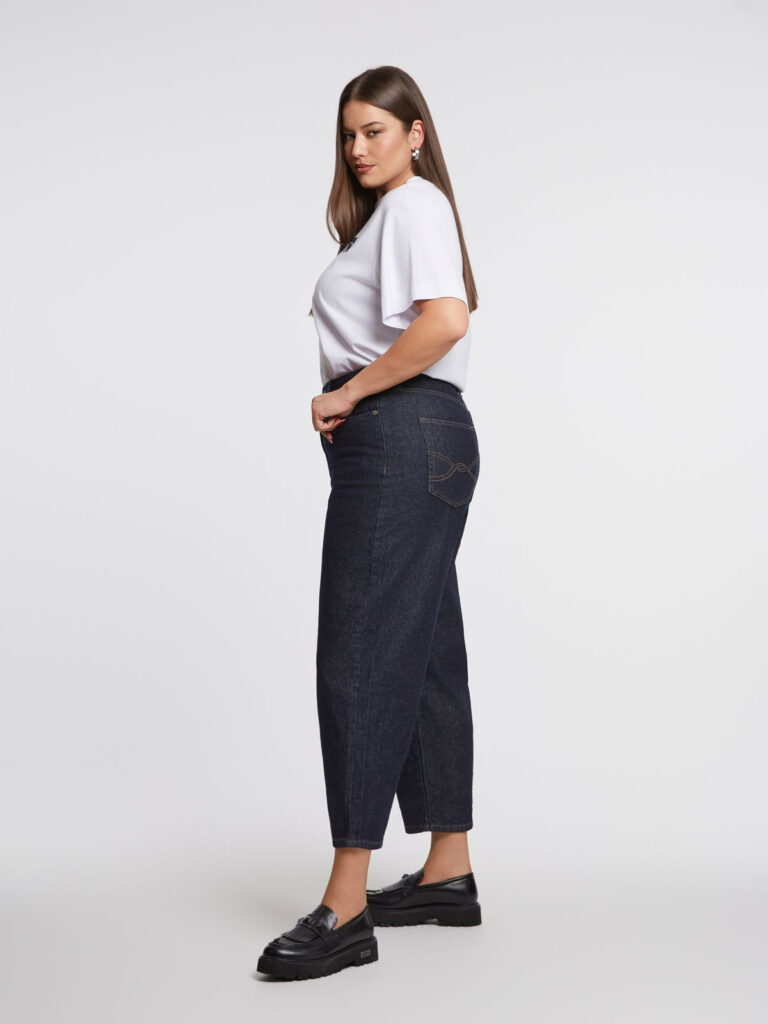 Τζιν παντελόνι barrel σε σκούρο denim mat fashion - Νέες Τάσεις στη Μόδα Φθινόπωρο & Χειμώνας