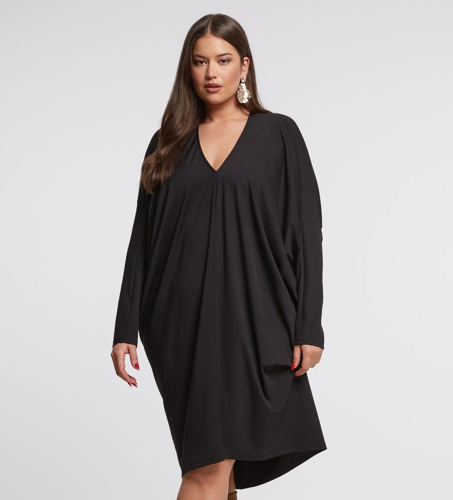Ντραπέ midi φόρεμα με V-λαιμόκοψη mat fashion - Plus Size Φόρεμα με Αθλητικά Παπούτσια