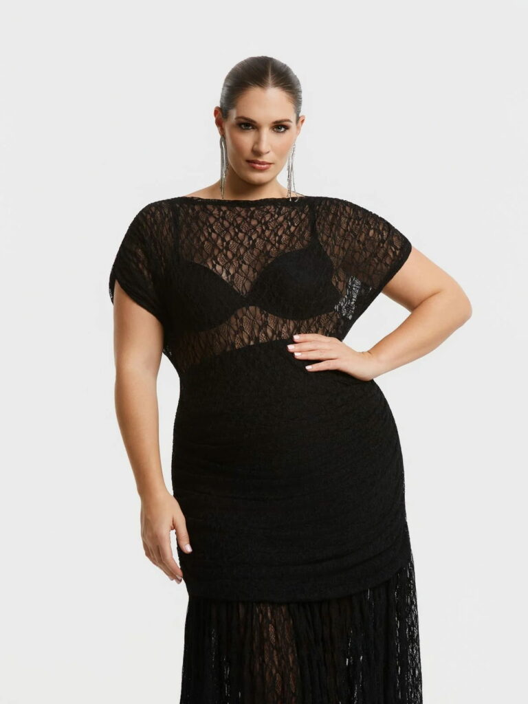 Maxi φόρεμα δαντέλα με σούρες στη μέση από το mat fashion.
