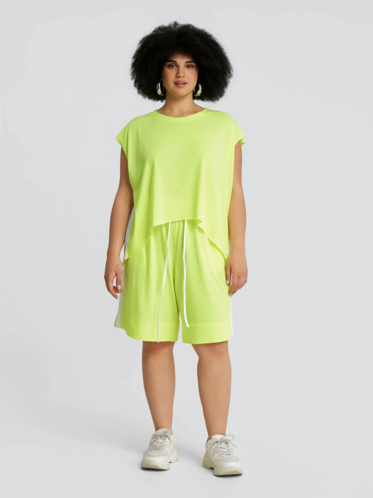 Βαμβακερό t-shirt σε άνετη γραμμή σε χρώμα YELLOW FLUO για ιδέες για Καλοκαιρινό Πρωινό Ντύσιμο - mat fashion